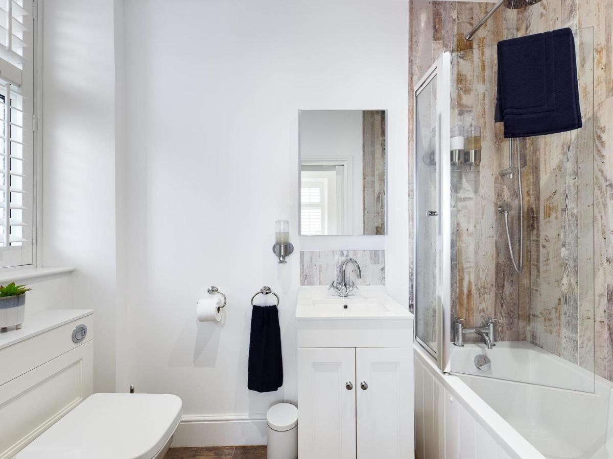Driftwood Boutique Guest House Роснейгр Экстерьер фото